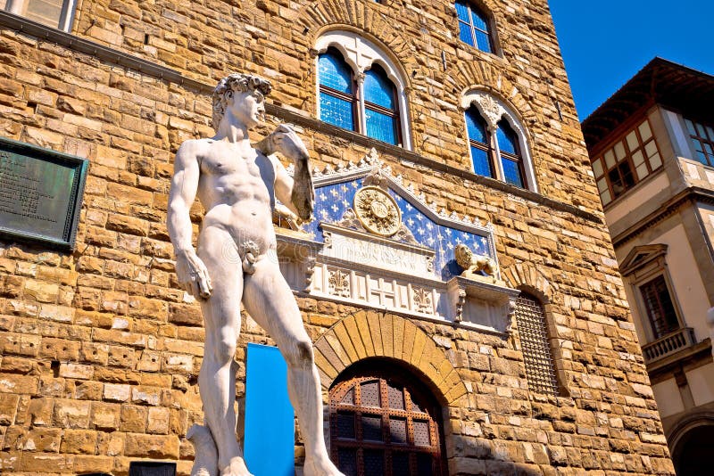 Piazza het standbeeld van dellasignoria van David door Michelangelo en Palazz royalty-vrije stock foto Piazza het standbeeld van dellasignoria van David door Michelangelo en Palazz royalty-vrije stock foto