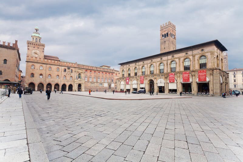 Piazza Maggiore con il palazzo di Accursio immagine stock libera da diritti Piazza Maggiore con il palazzo di Accursio immagine stock libera da diritti