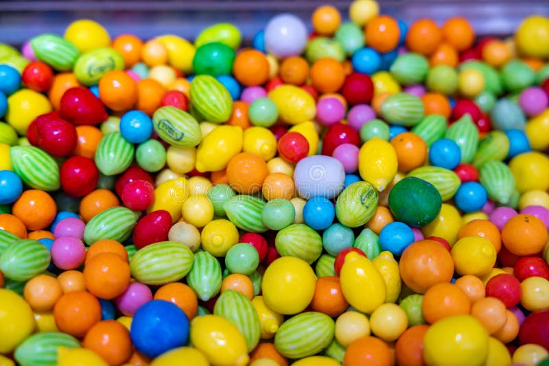 Piccoli colorati unici frutti di gourmet rotondi di alta qualità caramelle alla frutta gummy deliziose caramelle alla rinfusa fotografie stock libere da diritti