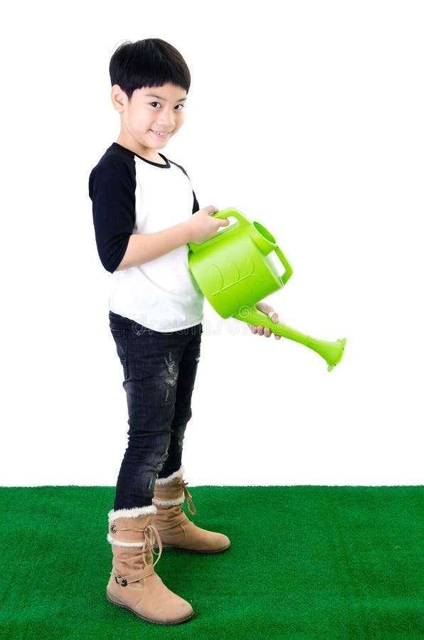 Piccolo bambino asiatico di sorriso con l'innaffiatoio immagine stock