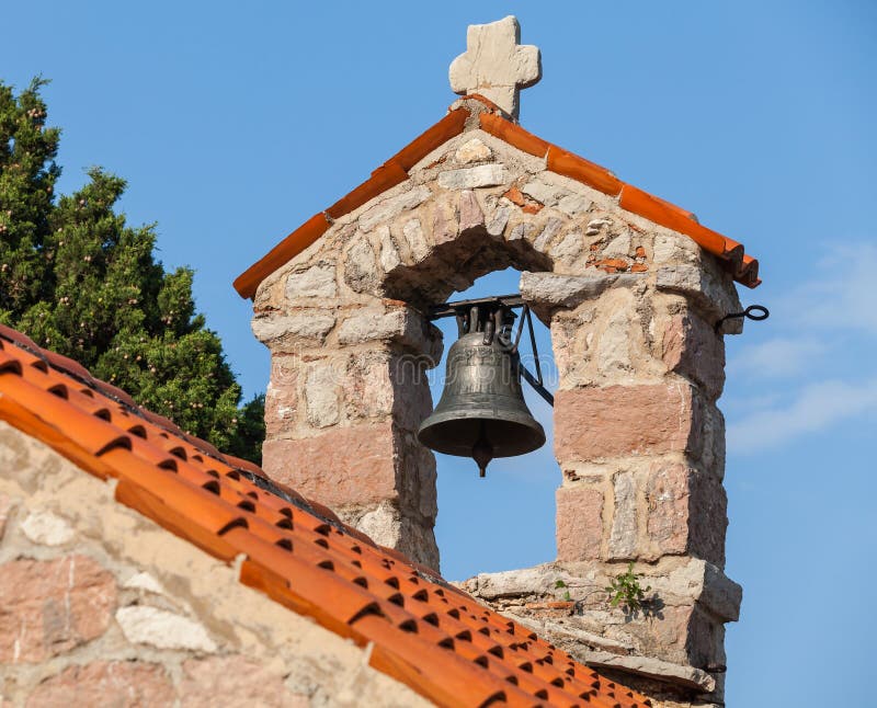 Piccolo campanile nel monastero Gradiste fotografia stock libera da diritti Piccolo campanile nel monastero Gradiste fotografia stock libera da diritti