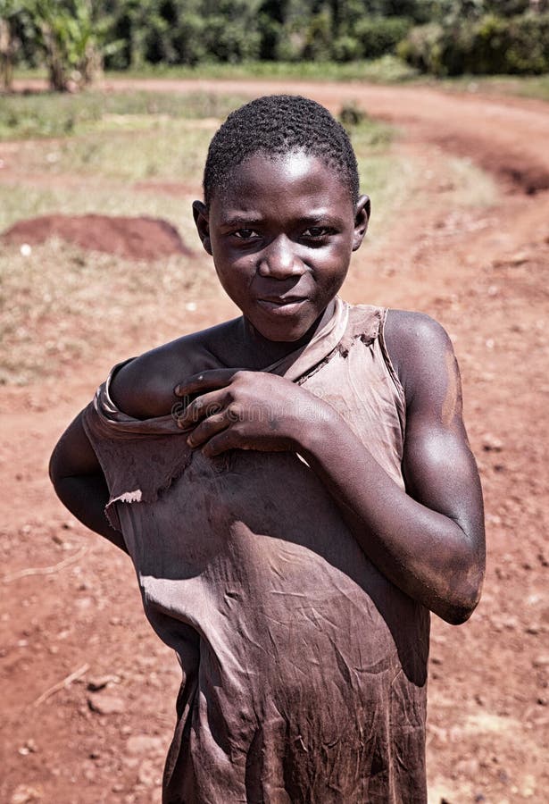 Piccolo ragazzo ugandese in Jinja fotografia stock libera da diritti Piccolo ragazzo ugandese in Jinja fotografia stock libera da diritti