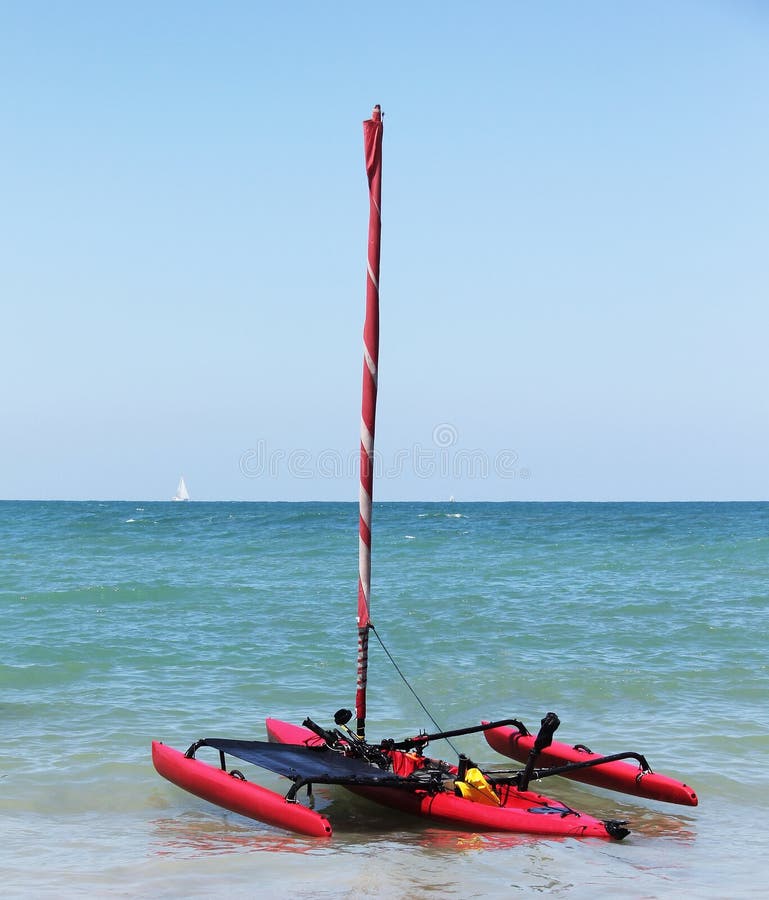 trimarano a vela piccolo