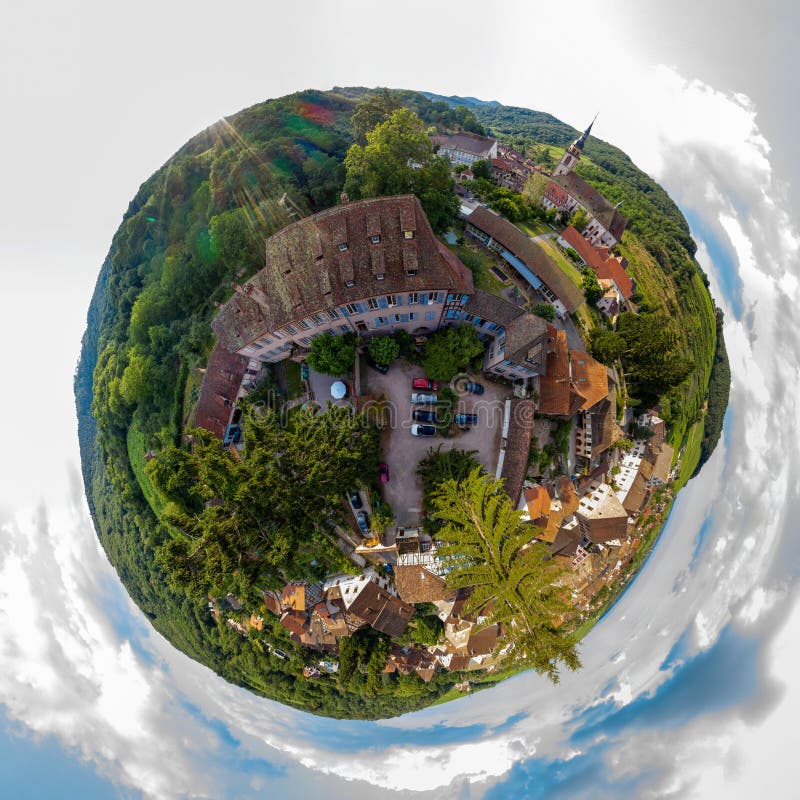 Piccolo vista sferica del pianeta di piccolo villaggio Andlau, l'Alsazia fotografie stock libere da diritti Piccolo vista sferica del pianeta di piccolo villaggio Andlau, l'Alsazia fotografie stock libere da diritti