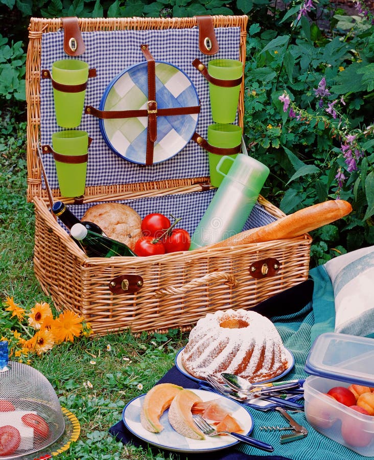 Picknickkorb stockbild Picknickkorb stockbild