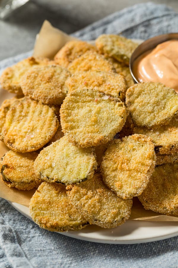 Picles fritos caseiros imagem de stock royalty free
