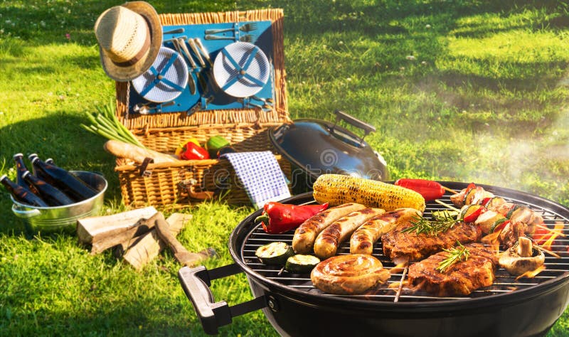 Picnic del barbecue fotografie stock Picnic del barbecue fotografie stock