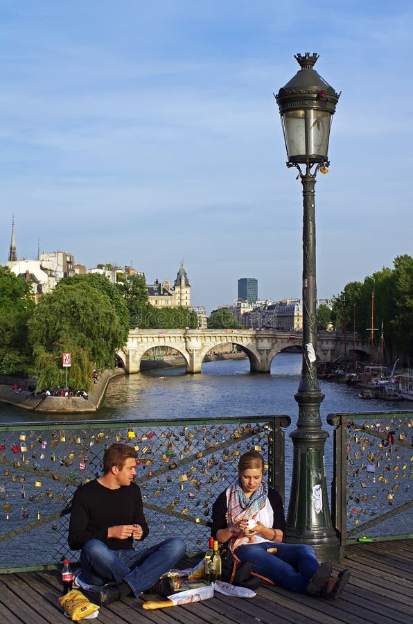 Picnic in the Parisian style.