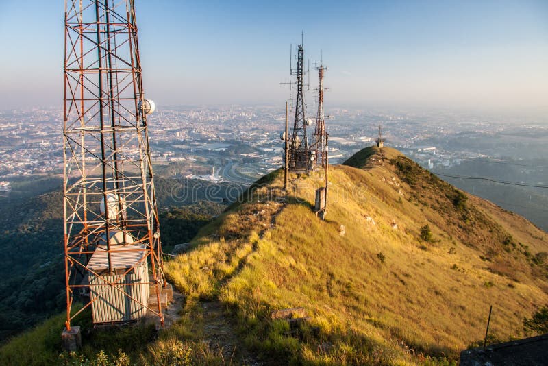 Pico de Jaragua e antena da tevê imagens de stock royalty free Pico de Jaragua e antena da tevê imagens de stock royalty free