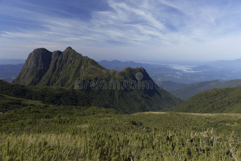 Pico Parana-Berg nahe Curitiba - Serra tun Ibitiraquire stockbild Pico Parana-Berg nahe Curitiba - Serra tun Ibitiraquire stockbild