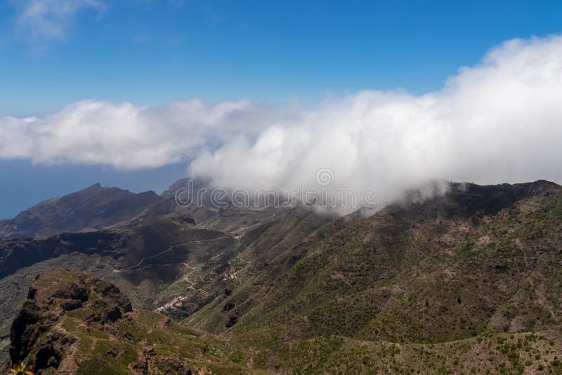 Pico verde panoramic view on teno Mounf sett från toppmötet pico verde tenerife canary Islands spain. fotografering för bildbyråer