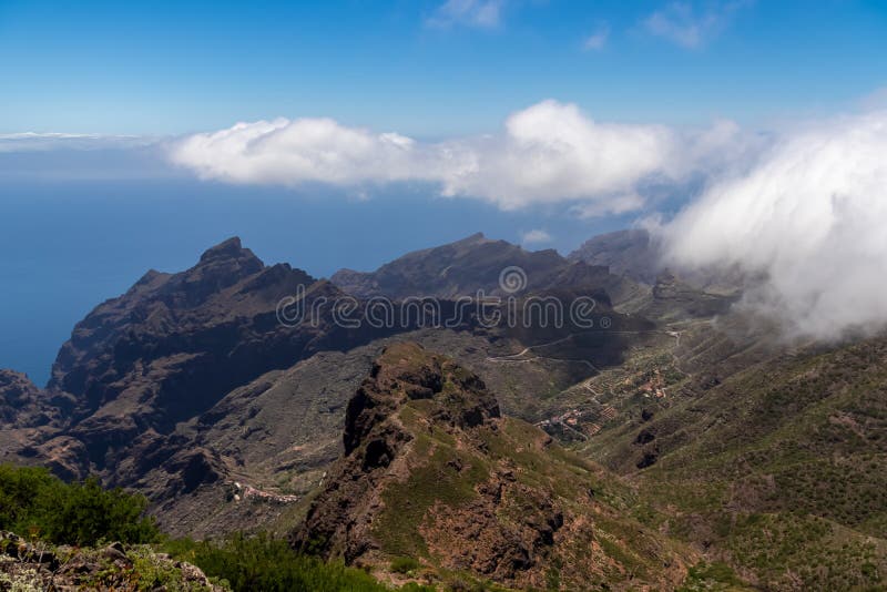 Pico verde panoramic view on teno Mounf sett från toppmötet pico verde tenerife canary Islands spain. arkivfoto
