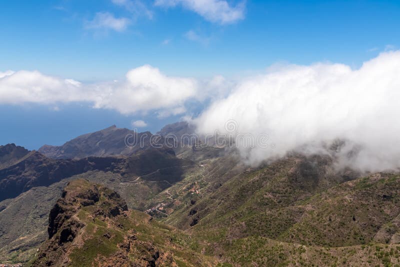 Pico verde panoramic view on teno Mounf sett från toppmötet pico verde tenerife canary Islands spain. royaltyfri bild