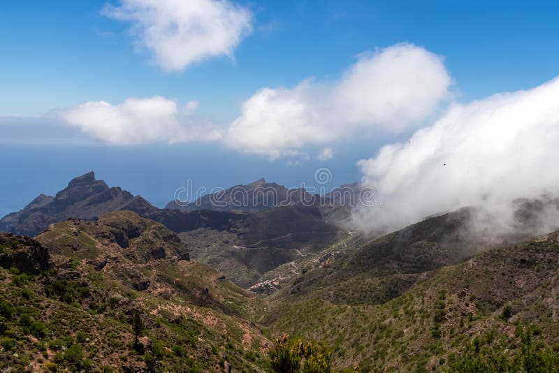 Pico verde panoramic view on teno Mounf sett från toppmötet pico verde tenerife canary Islands spain. royaltyfri bild