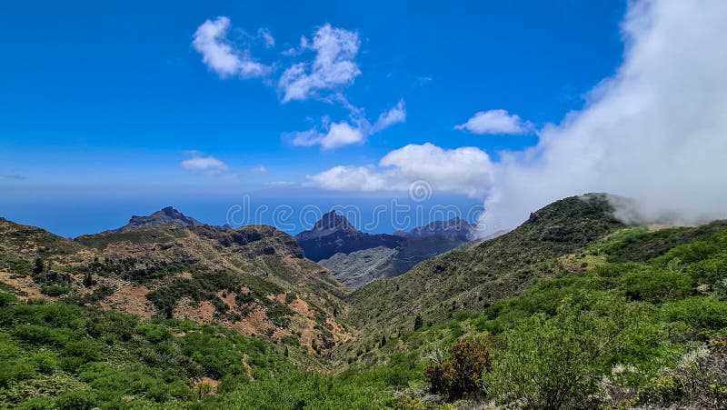 Pico verde panoramic view on teno Mounf sett från toppmötet pico verde tenerife canary Islands spain. royaltyfri fotografi