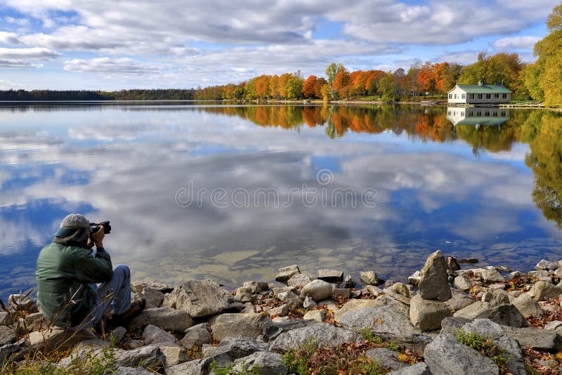 Reflection of fall colour in the lake