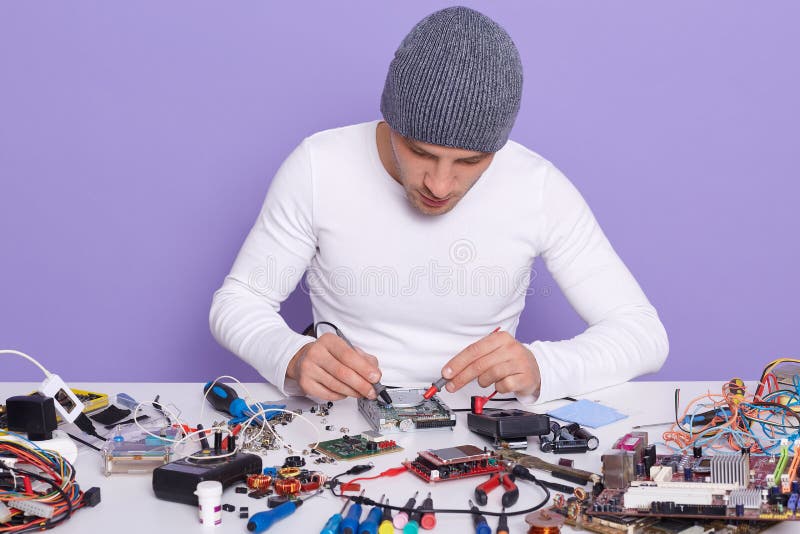 Picture of radiotrician doing technologigal tests using multimeter as electronic equipment, being attentive, checking electronic royalty free stock photo Picture of radiotrician doing technologigal tests using multimeter as electronic equipment, being attentive, checking electronic royalty free stock photo