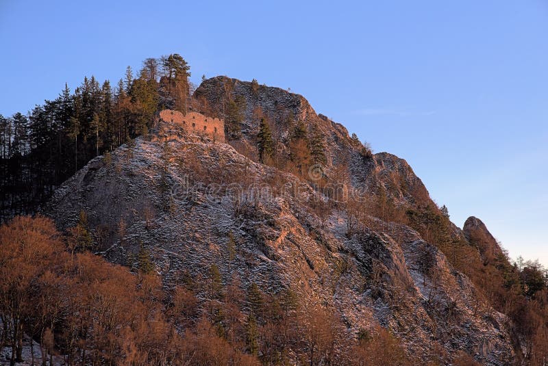 Obrázek zříceniny Vršatec