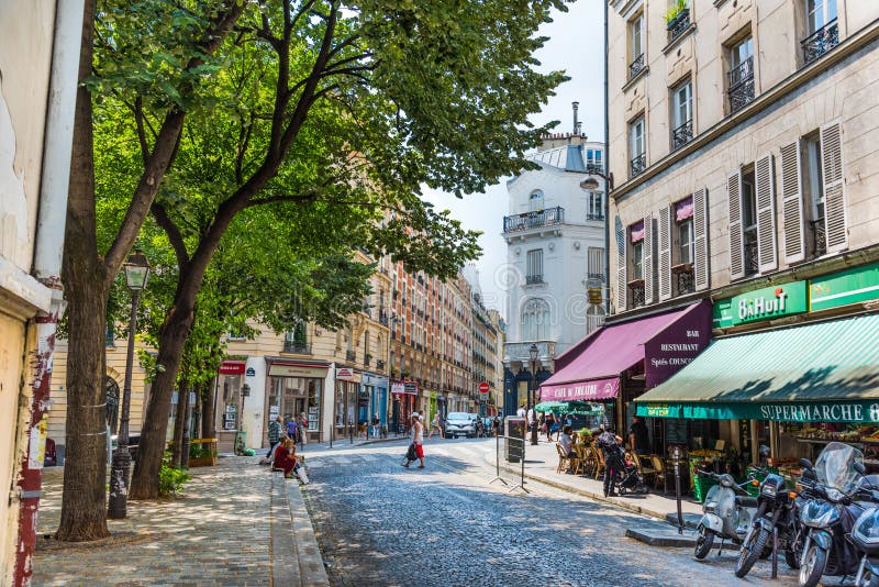 Picturesque Paved Street in World Famous Montmartre Neighborhood ...