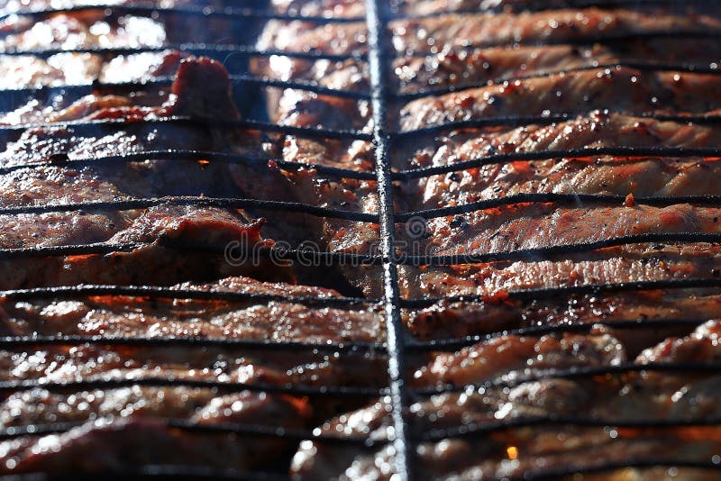 Piec na grillu dymił mięso fotografia stock Piec na grillu dymił mięso fotografia stock