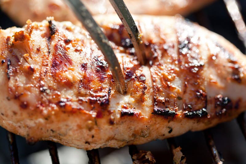 Piec na grillu kurczak pierś na grillu zdjęcia stock Piec na grillu kurczak pierś na grillu zdjęcia stock
