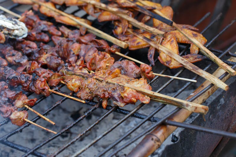 Piec na grillu kurczaka zbliżenia szczegółu jedzenia sztuka zdjęcia stock