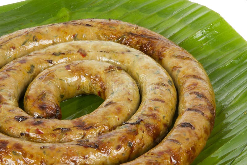 Piec na grillu Notrhern Tajlandzki Korzenny Kiełbasiany Sai Aua na białym tło bielu tle zdjęcie stock Piec na grillu Notrhern Tajlandzki Korzenny Kiełbasiany Sai Aua na białym tło bielu tle zdjęcie stock
