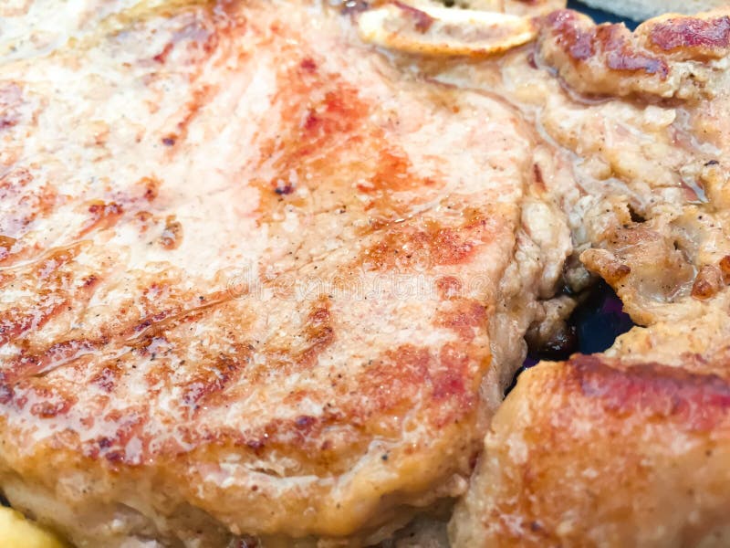 Piec na grillu wieprzowina kotlecika stek z sosu kumberlandem ja pokazuje teksturę mięso obraz stock Piec na grillu wieprzowina kotlecika stek z sosu kumberlandem ja pokazuje teksturę mięso obraz stock