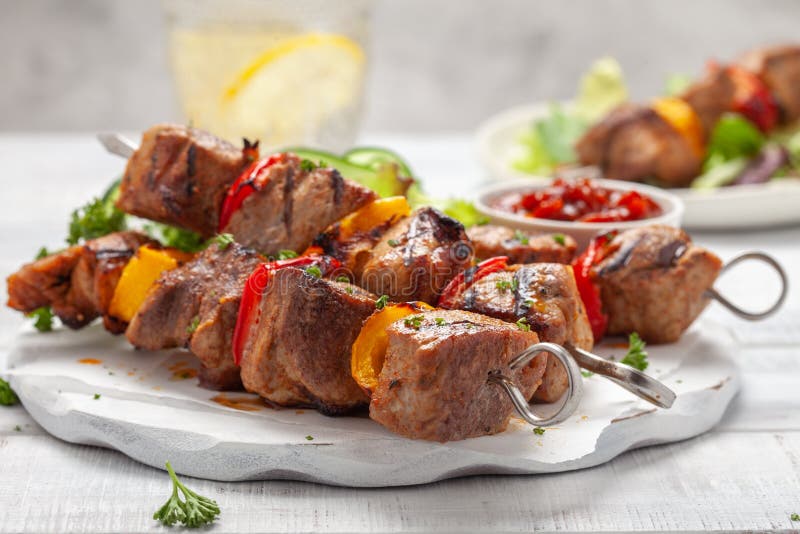 Piec na grillu wieprzowiny kebab z pieprzem fotografia stock