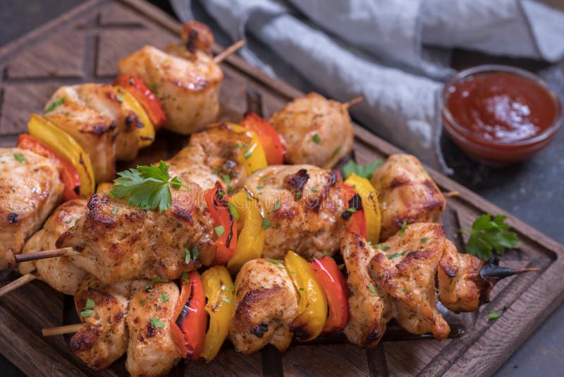 Piec na grillu wieprzowiny kebab z pieprzem obraz royalty free