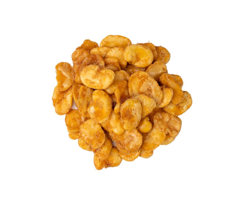 Pieczone szerokie ziarna przekąsić izolowane smażone vicia faba pikantne leguma chrupiące duże chipsy fasolowe do sałatek zdjęcia stock