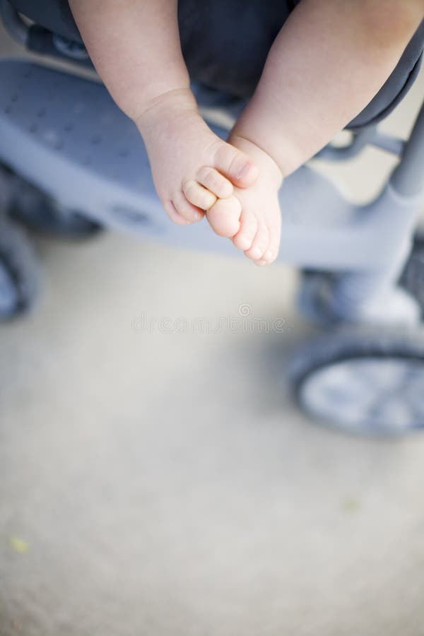 Piedi del bambino fotografie stock Piedi del bambino fotografie stock
