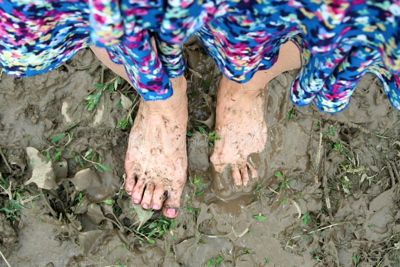 Piedi in fango immagine stock libera da diritti Piedi in fango immagine stock libera da diritti
