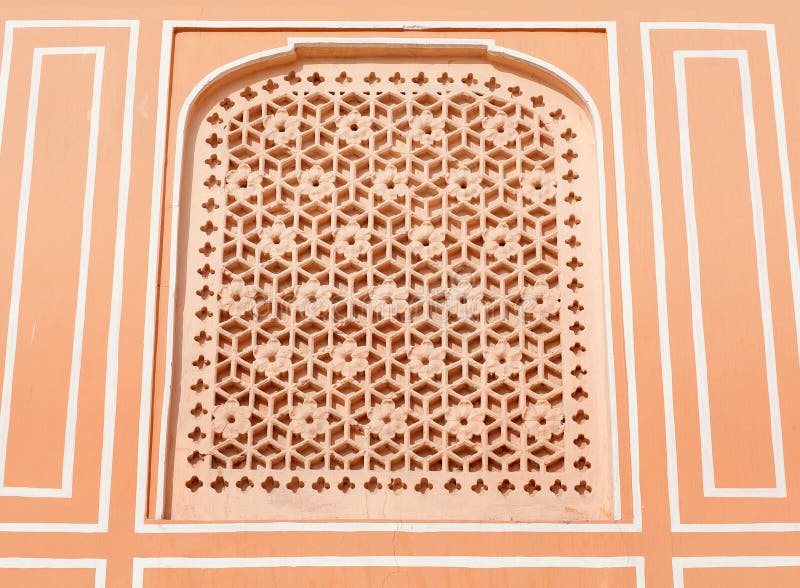 Piedra rallando en la pared al estilo de Mughal - detalle exterior del Palacio de la Ciudad de Jaipur, un complejo palaciego en Ra foto de archivo libre de regalías Piedra rallando en la pared al estilo de Mughal - detalle exterior del Palacio de la Ciudad de Jaipur, un complejo palaciego en Ra foto de archivo libre de regalías