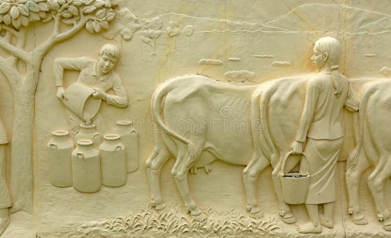 Piedra tailandesa nativa de la cultura que talla en la pared del templo imágenes de archivo libres de regalías Piedra tailandesa nativa de la cultura que talla en la pared del templo imágenes de archivo libres de regalías