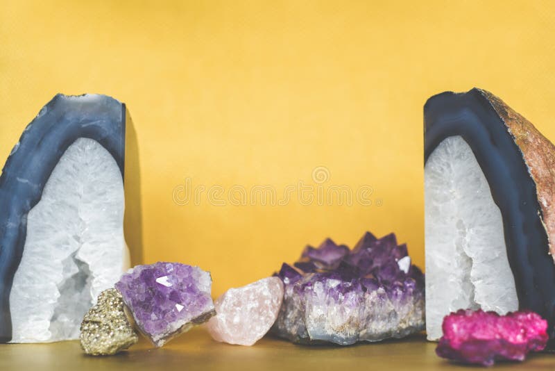 Piedras Preciosas ColecciÃ³n De Diversas Gemas Y Objetos Rocosos Y