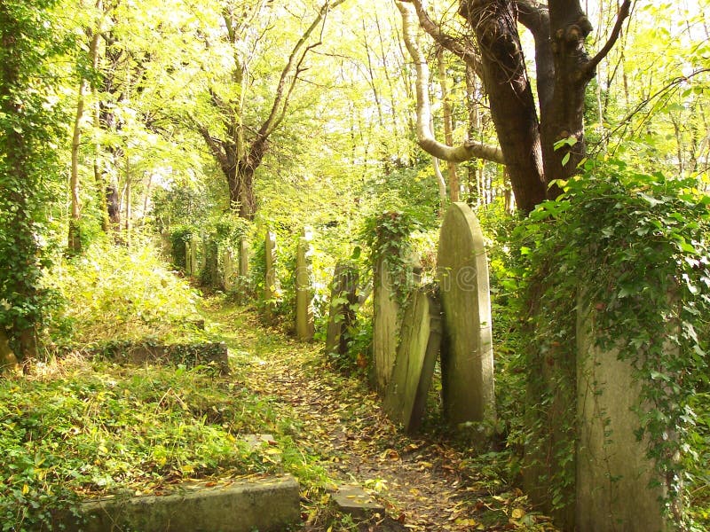 Piedras sepulcrales en el cementerio de Highgate imagen de archivo libre de regalías Piedras sepulcrales en el cementerio de Highgate imagen de archivo libre de regalías