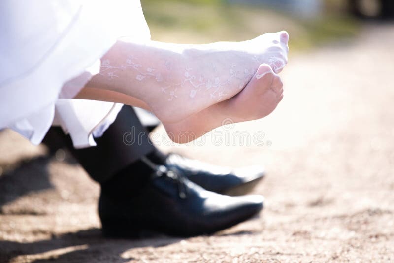 Pieds des jeunes mari?s images stock Pieds des jeunes mari?s images stock