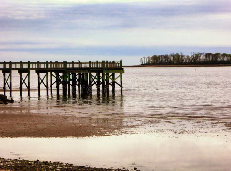 Pier auf Walnussstrand stockfotografie Pier auf Walnussstrand stockfotografie