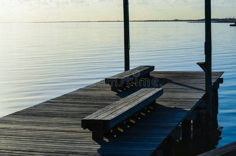 Pier Overlooking la baie photo stock Pier Overlooking la baie photo stock