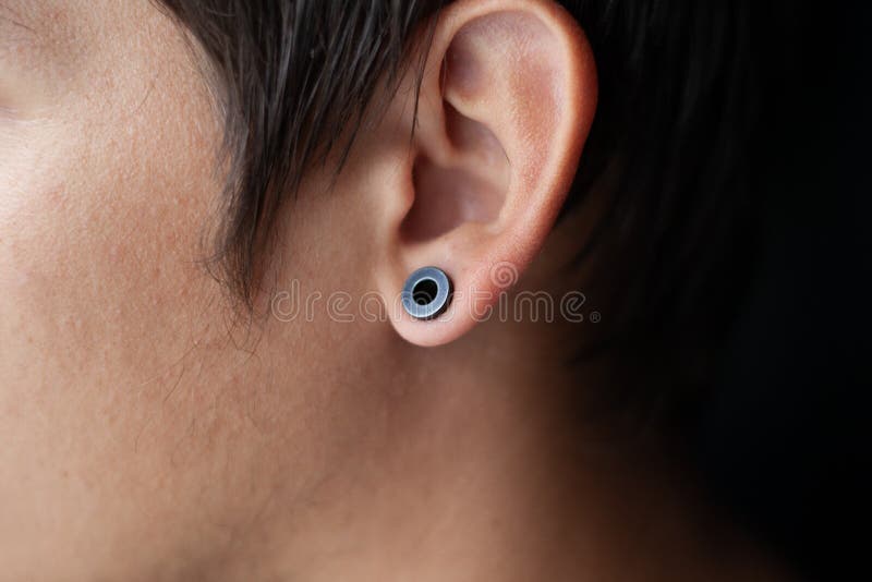 sjaal documentaire rukken Piercing in the Ear, Tunnels in the Ears of a Young Man Lifestyle Stock  Photo - Image of closeup, accessory: 153114304