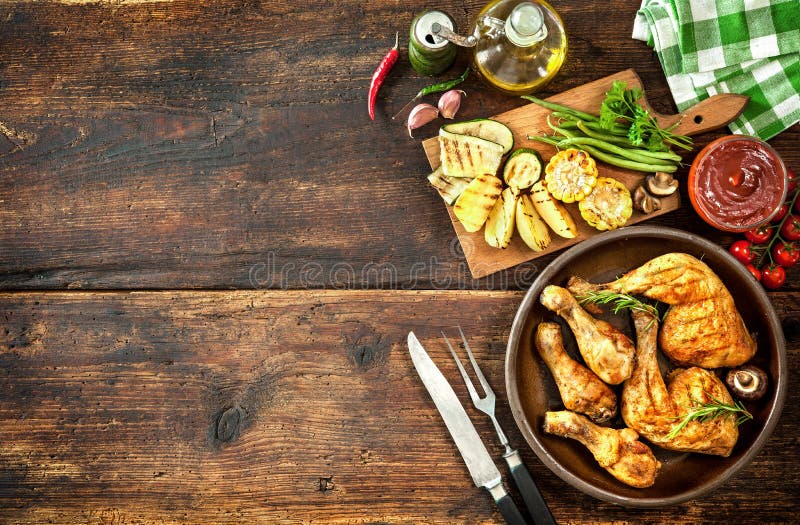 Piernas de pollo asadas a la parilla imágenes de archivo libres de regalías Piernas de pollo asadas a la parilla imágenes de archivo libres de regalías