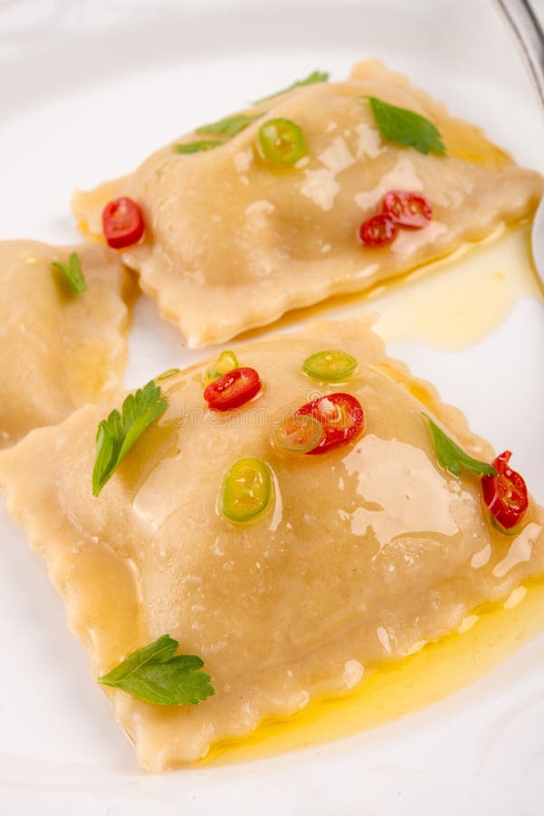 Pierożek z korzennym butternut bani plombowaniem zdjęcia royalty free Pierożek z korzennym butternut bani plombowaniem zdjęcia royalty free
