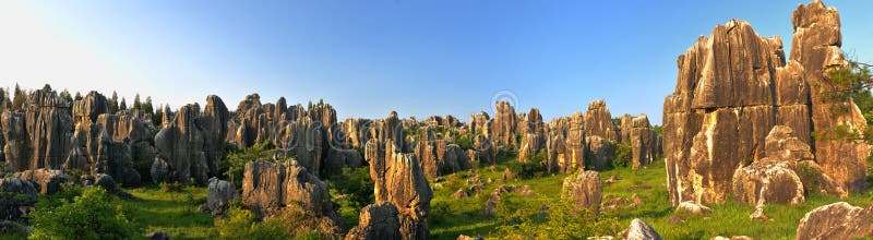 Shilin, Yunnan, China is located in the hinterland east plateau, is the essence of the world karst. Shilin Karst landscape in the main to hung, extraordinary and dangerous, Sau, quiet, Austria, open with the world's most unique karst (karst) landscape, to form a long history, the type of complete, large-scale, development of integrity, known as the best in the world wonders, modeling natural landform Museum, to the academic reputation in the world. Stone Forest was formed 2.7 billion years ago, the development by the long and complex geological evolution and palaeogeography of the changes taking place before the formation of the present-day geological remains extremely valuable. Shilin, Yunnan, China is located in the hinterland east plateau, is the essence of the world karst. Shilin Karst landscape in the main to hung, extraordinary and dangerous, Sau, quiet, Austria, open with the world's most unique karst (karst) landscape, to form a long history, the type of complete, large-scale, development of integrity, known as the best in the world wonders, modeling natural landform Museum, to the academic reputation in the world. Stone Forest was formed 2.7 billion years ago, the development by the long and complex geological evolution and palaeogeography of the changes taking place before the formation of the present-day geological remains extremely valuable.