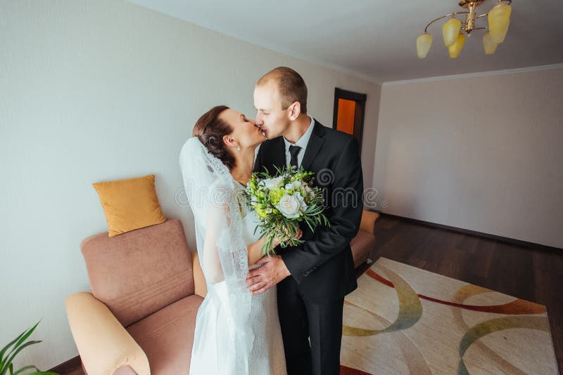 Pierwsze spotkanie państwo młodzi fotografia stock Pierwsze spotkanie państwo młodzi fotografia stock