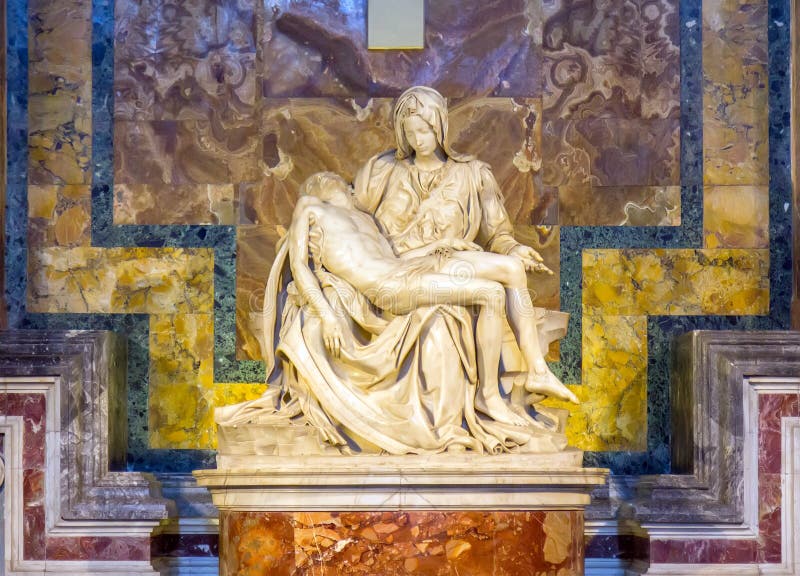 Pieta de sculpture de Michaël Angelo à l'intérieur de St Peter Church à Ville du Vatican image libre de droits Pieta de sculpture de Michaël Angelo à l'intérieur de St Peter Church à Ville du Vatican image libre de droits
