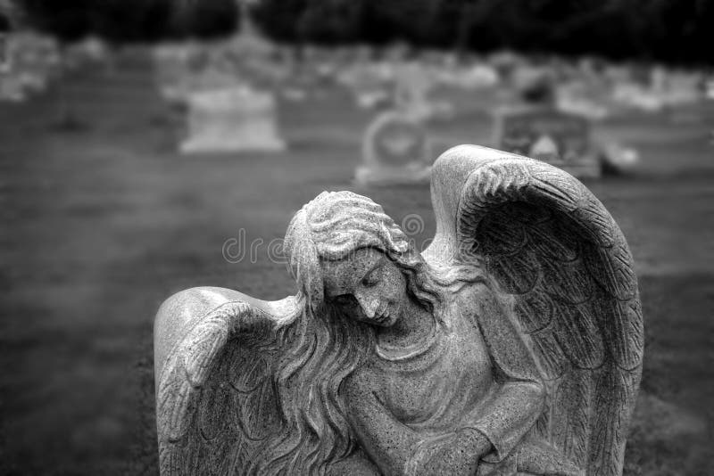 Pietra grave della lapide in cimitero Angel Statue fotografie stock libere da diritti Pietra grave della lapide in cimitero Angel Statue fotografie stock libere da diritti