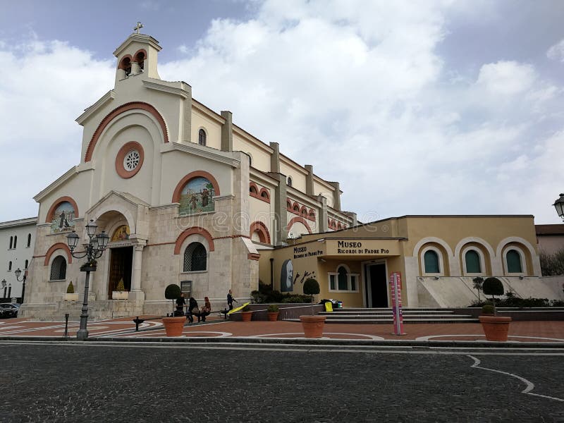 Pietrelcina Cappellano Pio Nella Chiesa Di