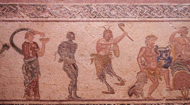 Pieza romana antigua de la demostraci?n del mosaico del piso de la casa del triunfo de la historia de Dionysus en los paphos Chip fotos de archivo libres de regalías Pieza romana antigua de la demostraci?n del mosaico del piso de la casa del triunfo de la historia de Dionysus en los paphos Chip fotos de archivo libres de regalías