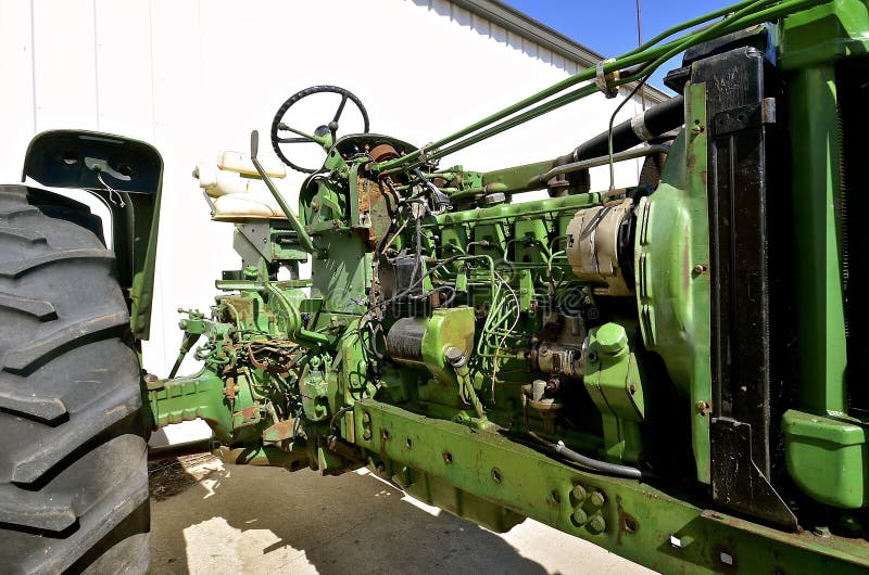 Desguace Del Tractor En La Tangente Oregon Imagen editorial Imagen de